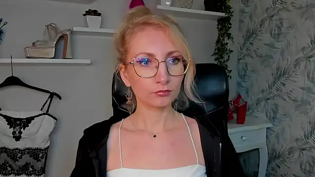 CinderellaMoon online show from 03-24-26, 06:24