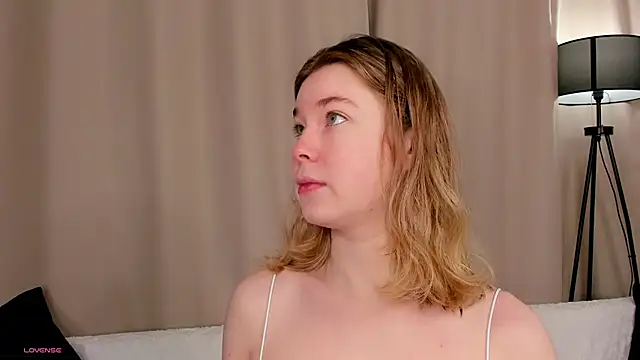 Snapshot of MaraaSwan chatting on 02-21-26, 12:01 MaraaSwan online show from 02-21-26, 12:01