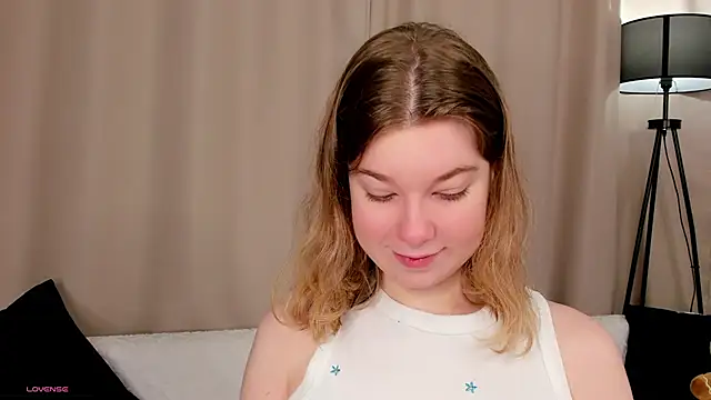 Snapshot of MaraaSwan chatting on 02-20-26, 12:18 MaraaSwan online show from 02-20-26, 12:18