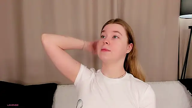 Snapshot of MaraaSwan chatting on 02-26-26, 01:16 MaraaSwan online show from 02-26-26, 01:16