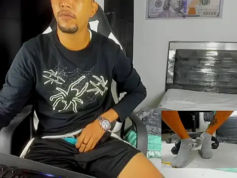 Snapshot of badboy_master chatting on 02-17-26, 01:36 badboy master online show from 02-17-26, 01:36