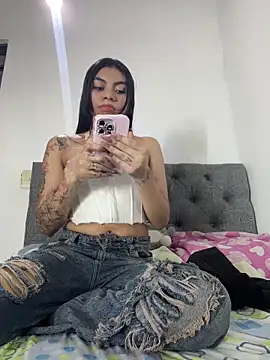 Snapshot of eimmy__skinny chatting on 05-19-26, 05:58 eimmy skinny online show from 05-19-26, 05:58