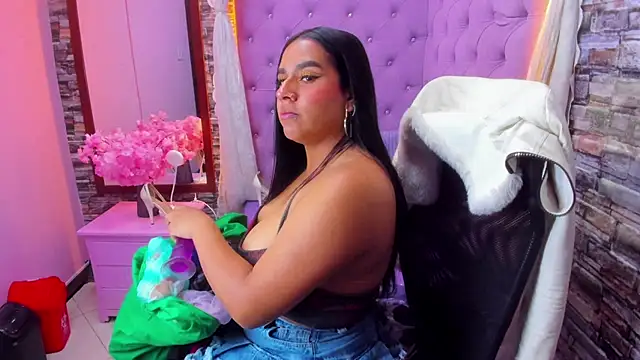 Snapshot of Scarlett_Moom chatting on 07-19-26, 04:43 Scarlett Moom online show from 07-19-26, 04:43