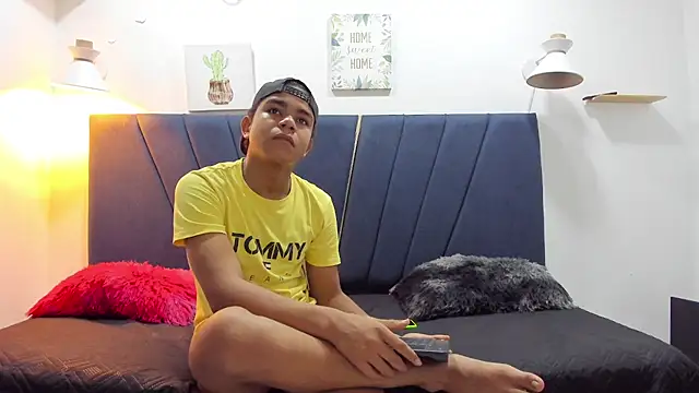 Snapshot of kleiver_cum18 chatting on 02-28-26, 01:44 kleiver cum18 online show from 02-28-26, 01:44