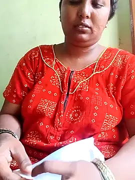 Snapshot of tamilkaviya431 chatting on 05-04-26, 01:53 tamilkaviya431 online show from 05-04-26, 01:53