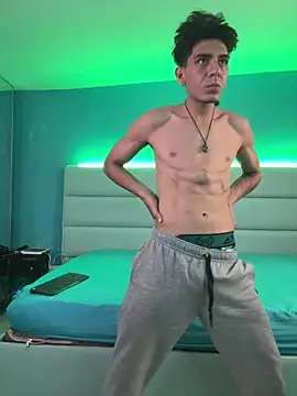 Snapshot of abrilandjulian chatting on 02-19-26, 12:24 abrilandjulian online show from 02-19-26, 12:24