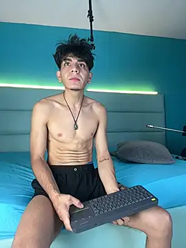 Snapshot of abrilandjulian chatting on 02-21-26, 11:45 abrilandjulian online show from 02-21-26, 11:45