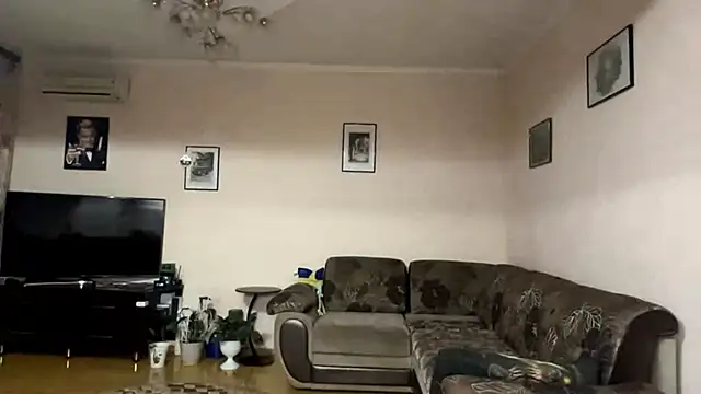 Snapshot of PinkTraible chatting on 02-28-26, 11:21 PinkTraible online show from 02-28-26, 11:21