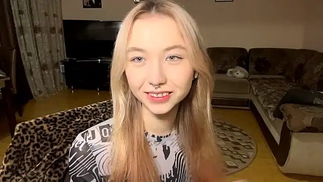 Snapshot of PinkTraible chatting on 02-25-26, 11:32 PinkTraible online show from 02-25-26, 11:32