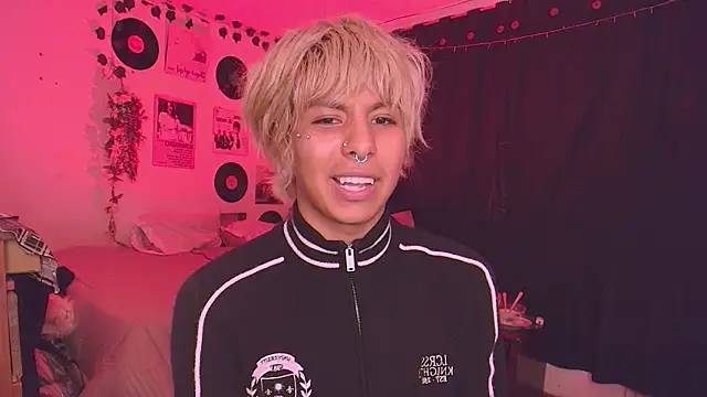 Snapshot of prince_oliverr chatting on 02-17-26, 05:27 prince oliverr online show from 02-17-26, 05:27