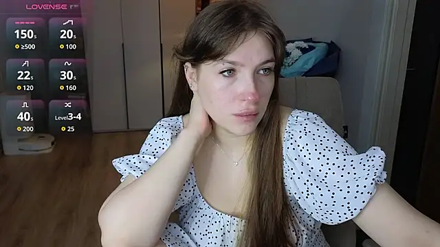 Snapshot of HennessyA chatting on 02-17-26, 05:05 HennessyA online show from 02-17-26, 05:05