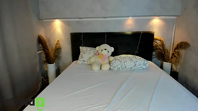 Emily Lews online show from 02-28-26, 01:05