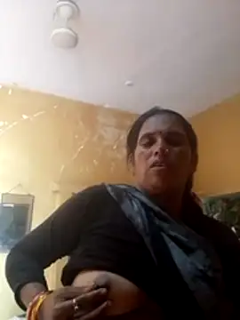 Sanaya hote online show from 06-26-26, 04:29