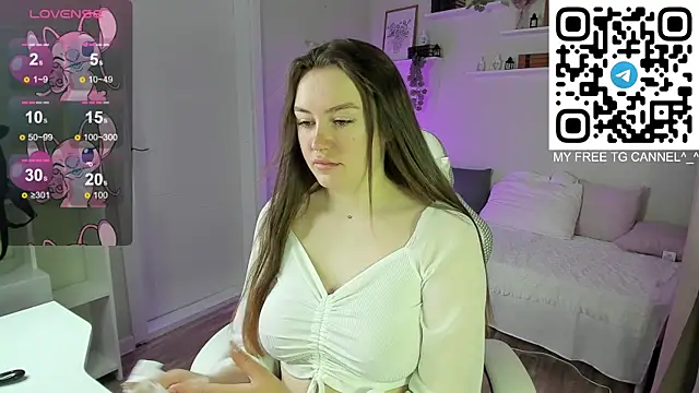 Snapshot of Laura_CollinsS chatting on 04-08-26, 01:18 Laura CollinsS online show from 04-08-26, 01:18