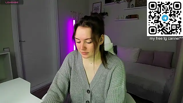Snapshot of Laura_CollinsS chatting on 06-02-26, 12:43 Laura CollinsS online show from 06-02-26, 12:43