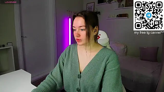 Snapshot of Laura_CollinsS chatting on 05-29-26, 12:27 Laura CollinsS online show from 05-29-26, 12:27