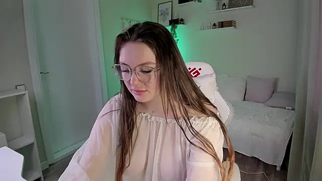Snapshot of Laura_CollinsS chatting on 03-14-26, 12:49 Laura CollinsS online show from 03-14-26, 12:49