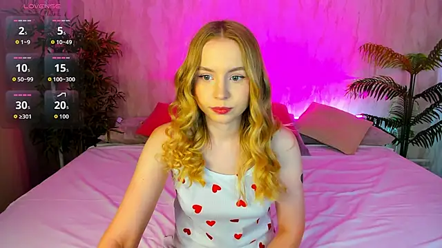 Snapshot of Linda__Bloom chatting on 05-15-26, 12:52 Linda Bloom online show from 05-15-26, 12:52
