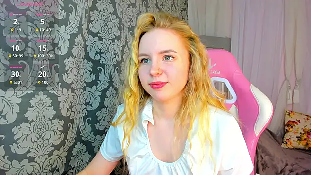 Snapshot of Linda__Bloom chatting on 05-27-26, 01:57 Linda Bloom online show from 05-27-26, 01:57