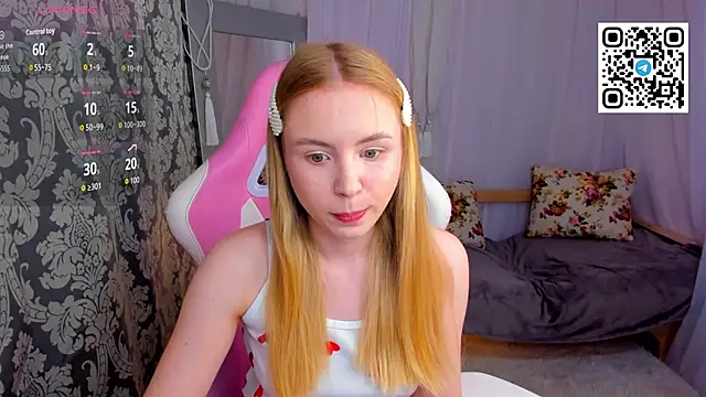 Snapshot of Linda__Bloom chatting on 05-07-26, 01:10 Linda Bloom online show from 05-07-26, 01:10