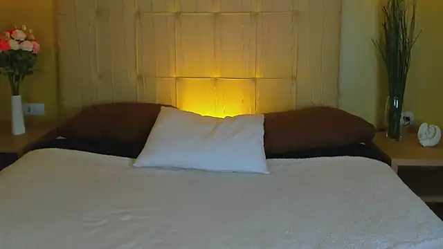 Snapshot of Linda__Bloom chatting on 04-29-26, 01:10 Linda Bloom online show from 04-29-26, 01:10