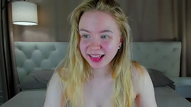 Snapshot of Linda__Bloom chatting on 06-04-26, 12:48 Linda Bloom online show from 06-04-26, 12:48