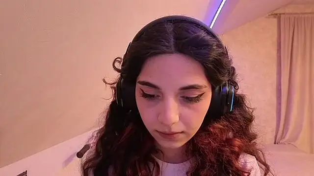 Snapshot of Blissmissataeses chatting on 02-17-26, 12:35 Blissmissataeses online show from 02-17-26, 12:35