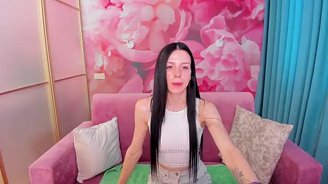 NoirDiva online show from 06-17-26, 05:51