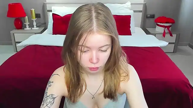 Snapshot of Violetta__Dreams chatting on 05-26-26, 04:10 Violetta Dreams online show from 05-26-26, 04:10