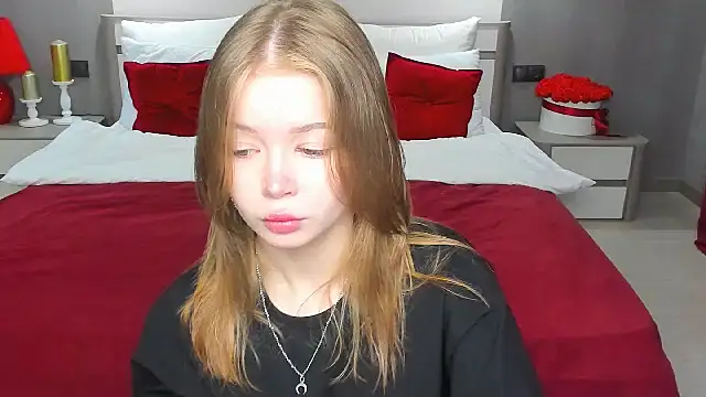 Snapshot of Violetta__Dreams chatting on 05-07-26, 04:17 Violetta Dreams online show from 05-07-26, 04:17
