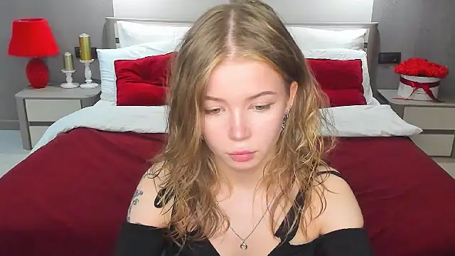 Snapshot of Violetta__Dreams chatting on 06-05-26, 06:24 Violetta Dreams online show from 06-05-26, 06:24