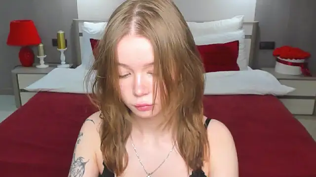 Snapshot of Violetta__Dreams chatting on 04-30-26, 06:15 Violetta Dreams online show from 04-30-26, 06:15
