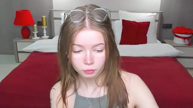 Snapshot of Violetta__Dreams chatting on 04-25-26, 11:24 Violetta Dreams online show from 04-25-26, 11:24