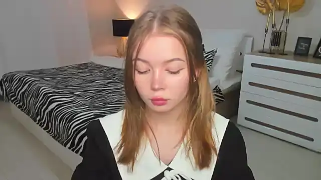 Snapshot of Violetta__Dreams chatting on 05-09-26, 06:33 Violetta Dreams online show from 05-09-26, 06:33