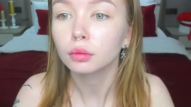 Snapshot of Violetta__Dreams chatting on 05-17-26, 06:24 Violetta Dreams online show from 05-17-26, 06:24
