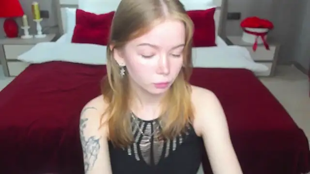 Snapshot of Violetta__Dreams chatting on 05-18-26, 05:02 Violetta Dreams online show from 05-18-26, 05:02