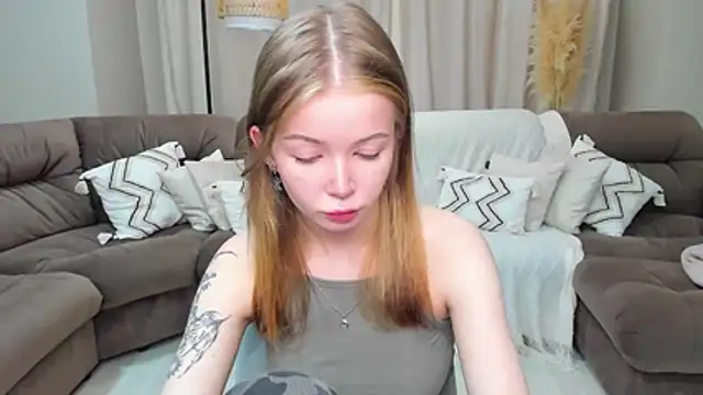 Snapshot of Violetta__Dreams chatting on 05-25-26, 04:56 Violetta Dreams online show from 05-25-26, 04:56