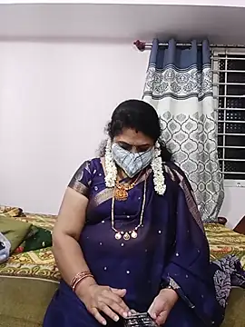 Snapshot of Kannadasexywifes chatting on 06-14-26, 03:57 Kannadasexywifes online show from 06-14-26, 03:57