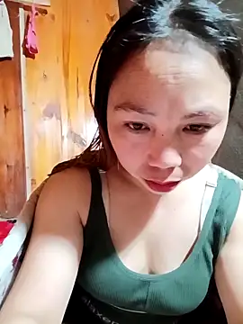 Snapshot of Pretty_girl_2 chatting on 02-26-26, 02:06 Pretty girl 2 online show from 02-26-26, 02:06