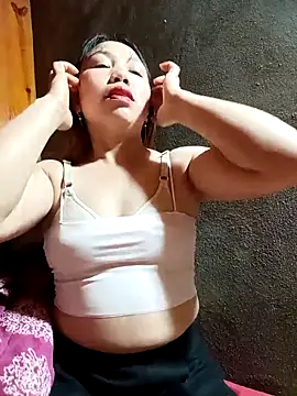 Snapshot of Pretty_girl_2 chatting on 02-24-26, 01:23 Pretty girl 2 online show from 02-24-26, 01:23