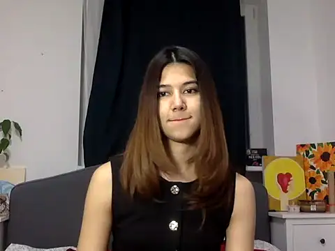 Snapshot of KiraVixenSweet chatting on 03-19-26, 10:32 KiraVixenSweet online show from 03-19-26, 10:32