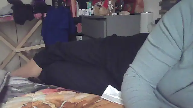 Snapshot of luanahot1 chatting on 02-15-26, 11:42 luanahot1 online show from 02-15-26, 11:42