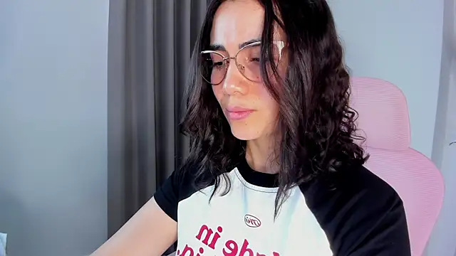 sara ospina22 online show from 04-01-26, 01:52
