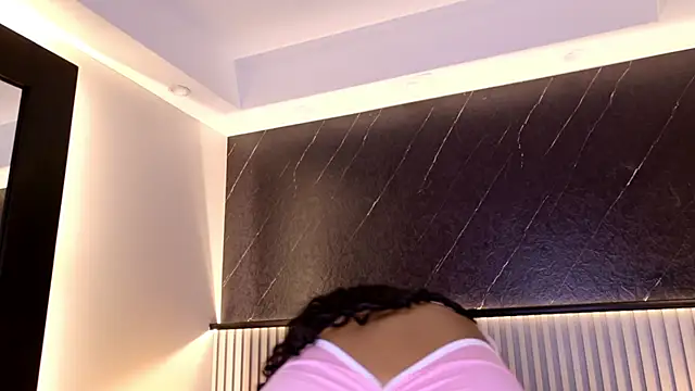 Kinsleybrown online show from 04-24-26, 04:14