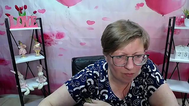 Snapshot of RadaChudna chatting on 05-25-26, 12:37 RadaChudna online show from 05-25-26, 12:37