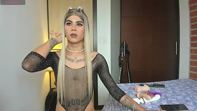 Snapshot of alisoondrean_ chatting on 02-15-26, 01:32 alisoondrean online show from 02-15-26, 01:32