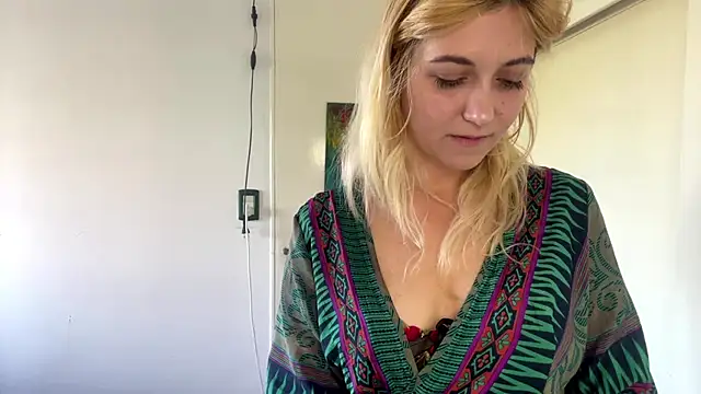 Sophiasnarl online show from 02-25-26, 08:08