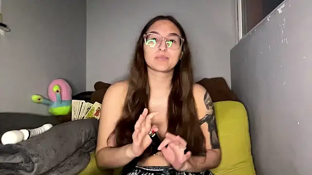 Snapshot of YettaUrive chatting on 03-25-26, 02:27 YettaUrive online show from 03-25-26, 02:27