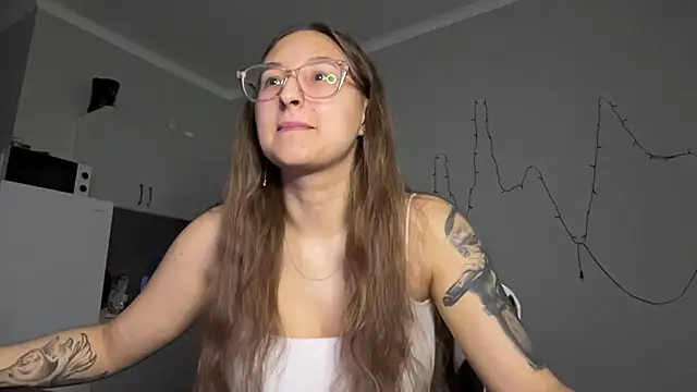 Snapshot of YettaUrive chatting on 03-18-26, 03:57 YettaUrive online show from 03-18-26, 03:57