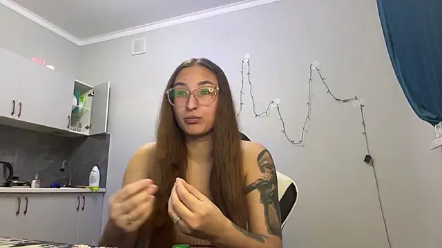 Snapshot of YettaUrive chatting on 02-24-26, 02:07 YettaUrive online show from 02-24-26, 02:07